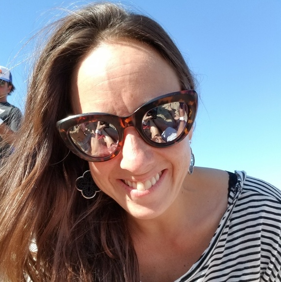 Meet your Posher, Lisa - Picture 1 of 1